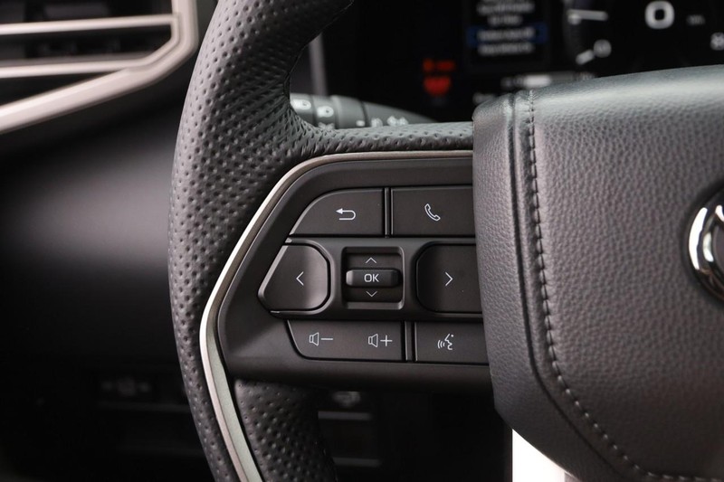 Toyota Tundra 4WD Vehicle Image 12
