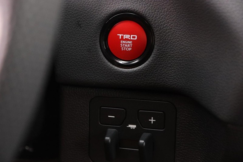 Toyota Tundra 4WD Vehicle Image 15