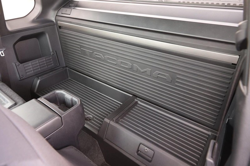 Toyota Tacoma 2WD Vehicle Image 09