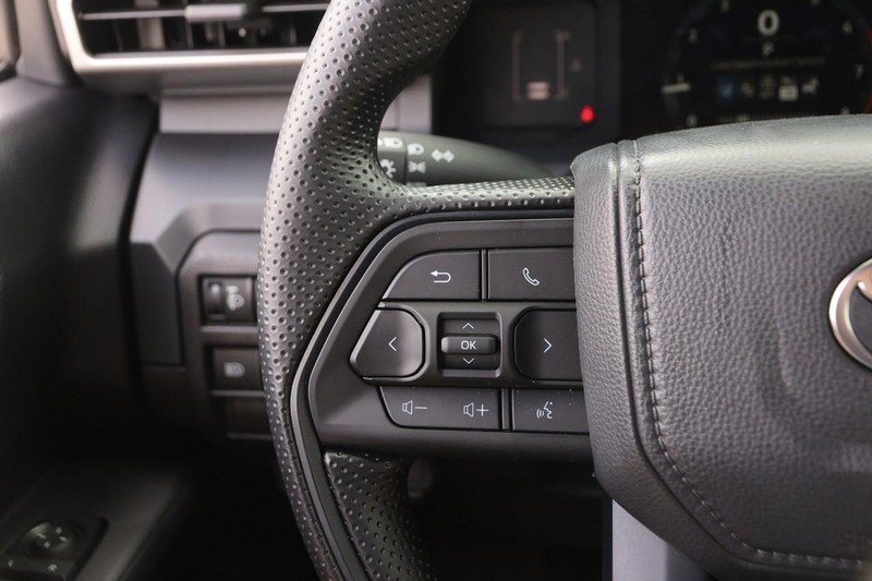 Toyota Tacoma 2WD Vehicle Image 11