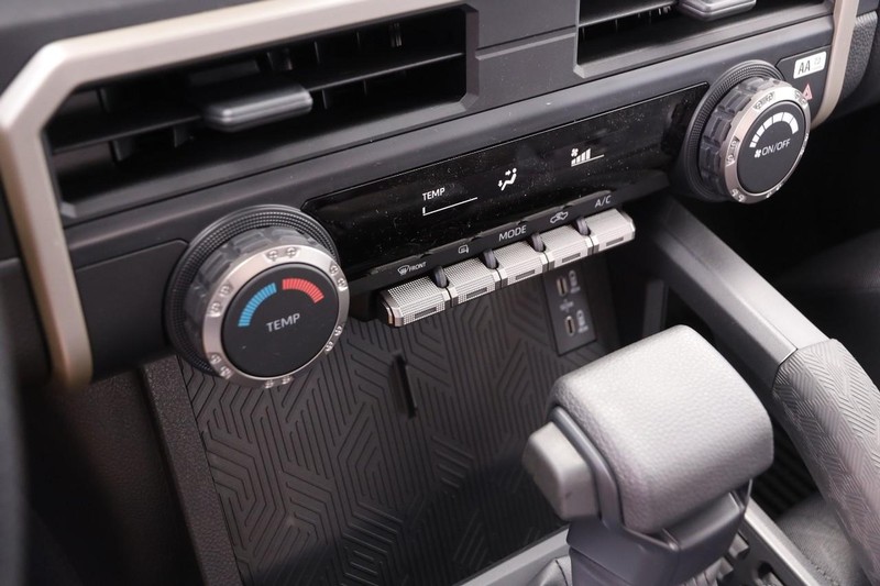 Toyota Tacoma 2WD Vehicle Image 17