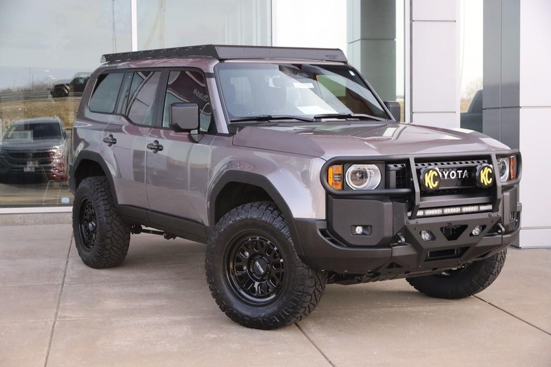 Toyota Land Cruiser Vehicle Image 02