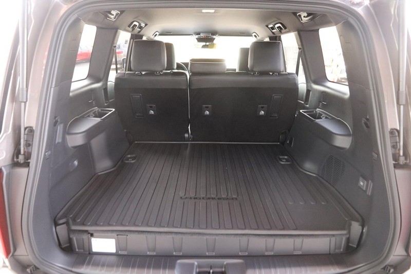 Toyota Land Cruiser Vehicle Image 10