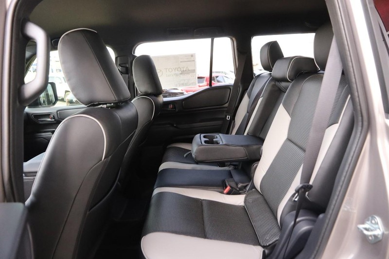 Toyota Land Cruiser Vehicle Image 12