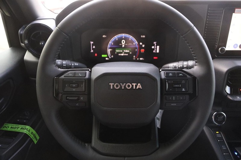 Toyota Land Cruiser Vehicle Image 13