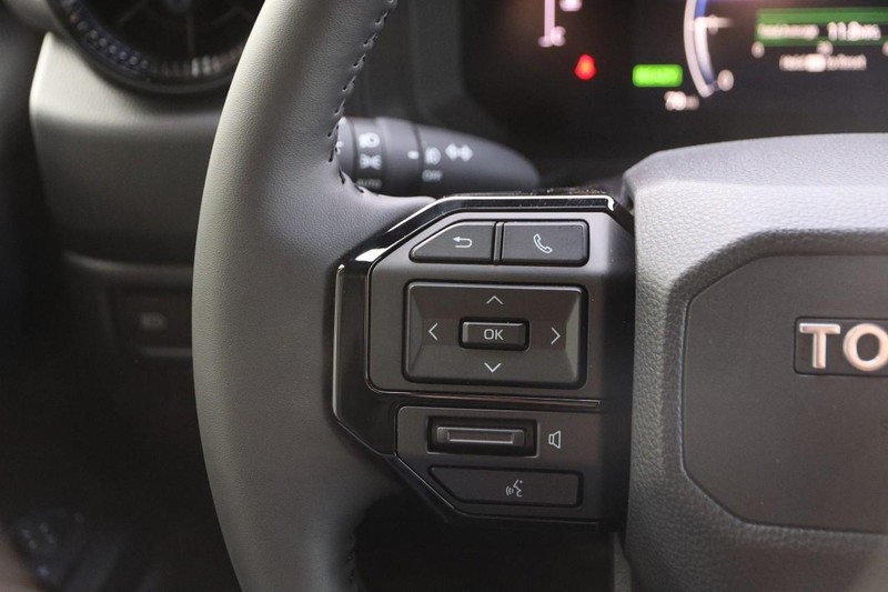 Toyota Land Cruiser Vehicle Image 14