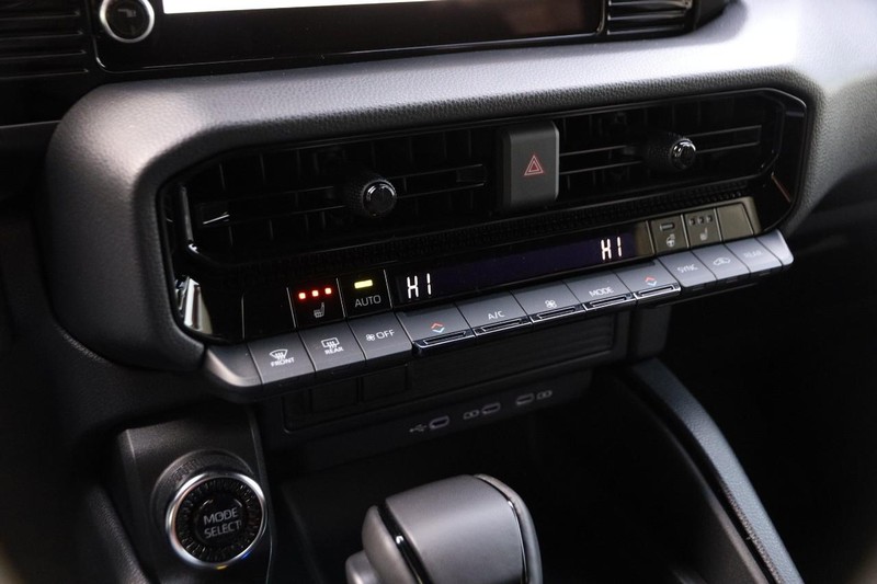Toyota Land Cruiser Vehicle Image 20