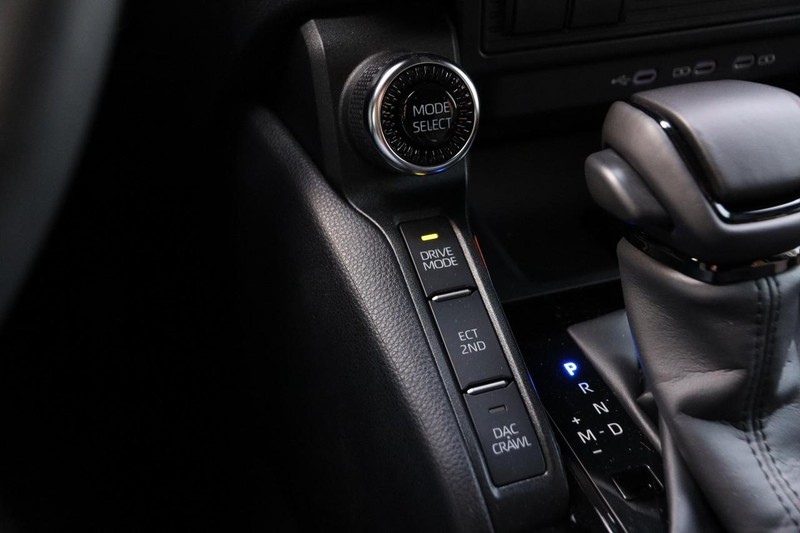 Toyota Land Cruiser Vehicle Image 21
