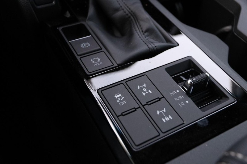 Toyota Land Cruiser Vehicle Image 22