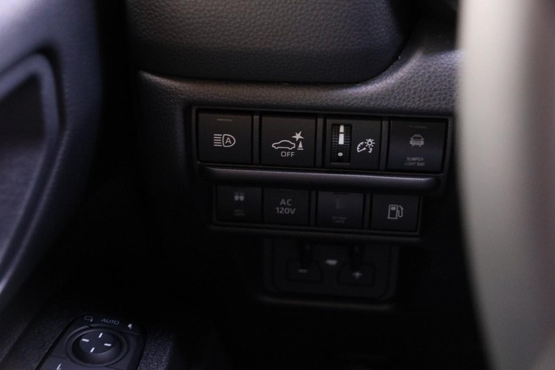 Toyota Land Cruiser Vehicle Image 23