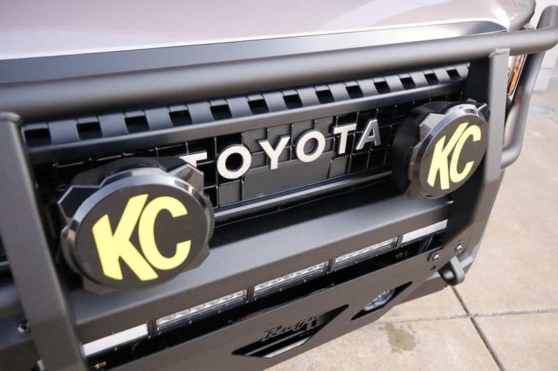 Toyota Land Cruiser Vehicle Image 26