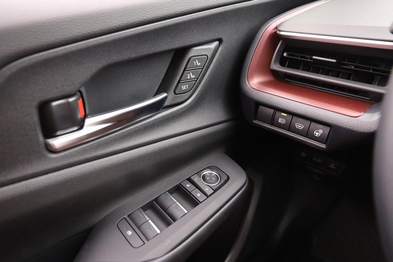 Toyota Prius Prime Vehicle Image 23