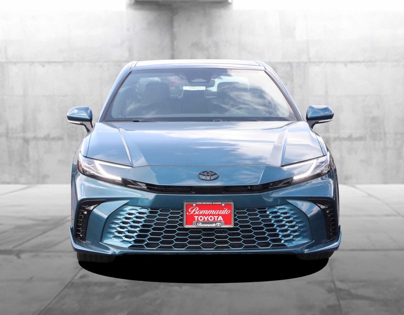 Toyota Camry Vehicle Image 04