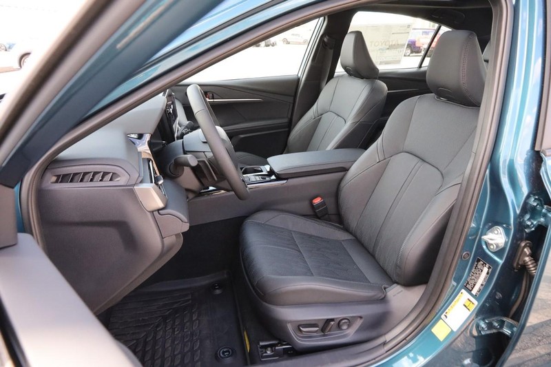 Toyota Camry Vehicle Image 09