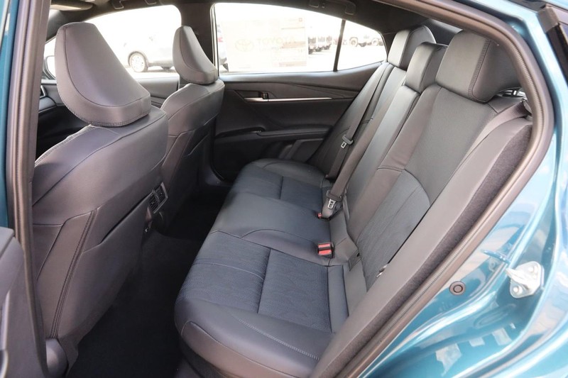 Toyota Camry Vehicle Image 10