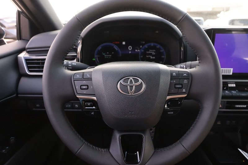 Toyota Camry Vehicle Image 11