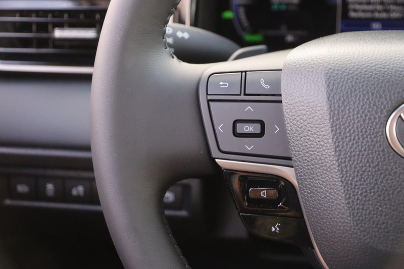 Toyota Camry Vehicle Image 12