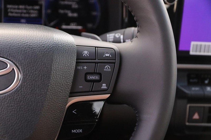 Toyota Camry Vehicle Image 13