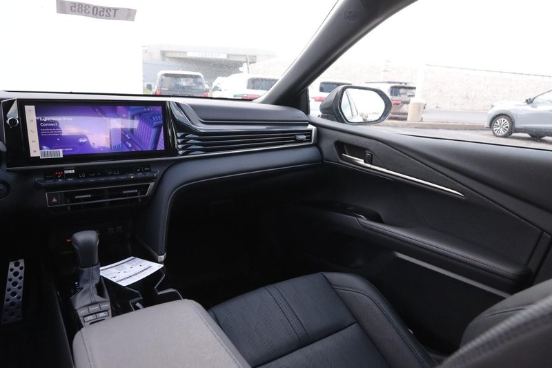 Toyota Camry Vehicle Image 25