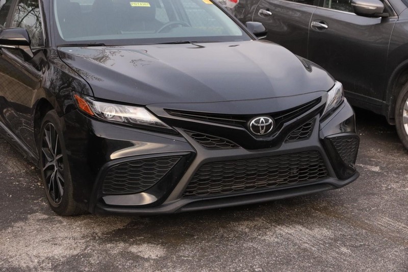 Toyota Camry Vehicle Image 02
