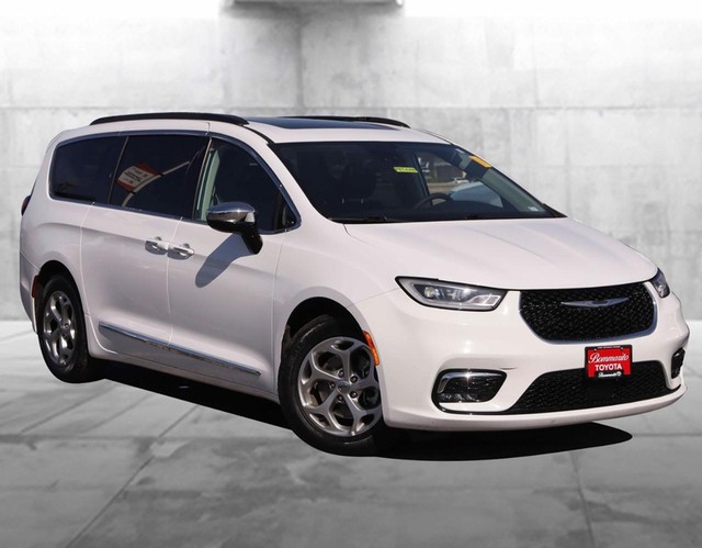 Used 2023 Chrysler Pacifica Limited with VIN 2C4RC1GG2PR529621 for sale in Hazelwood, MO