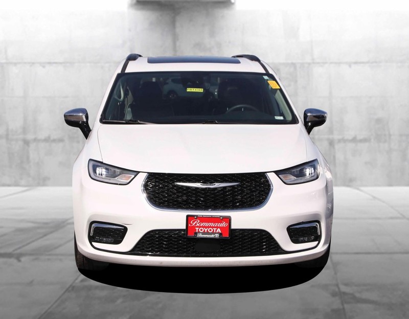 Chrysler Pacifica Vehicle Image 04