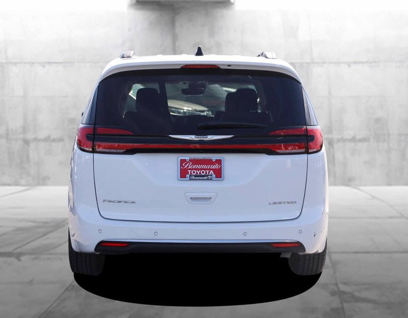 Chrysler Pacifica Vehicle Image 06