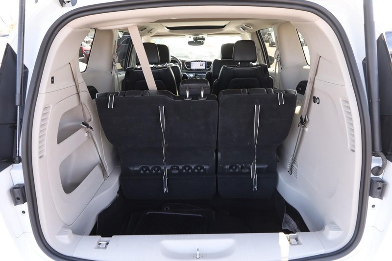 Chrysler Pacifica Vehicle Image 07