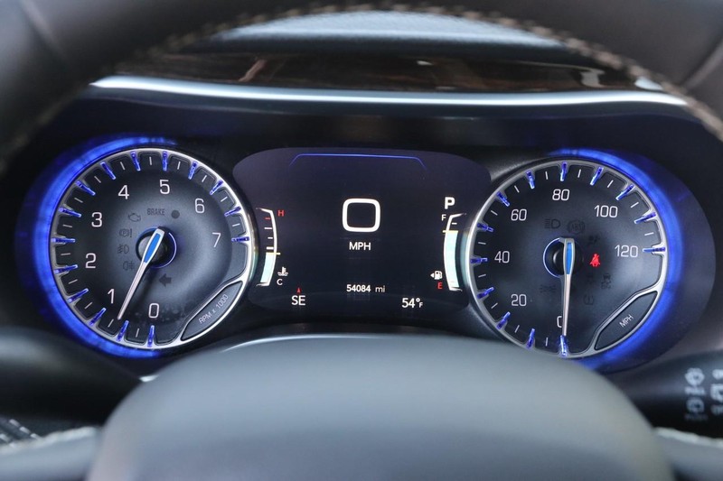 Chrysler Pacifica Vehicle Image 16