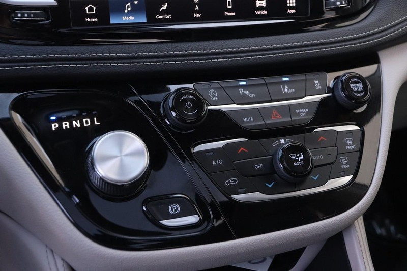 Chrysler Pacifica Vehicle Image 20