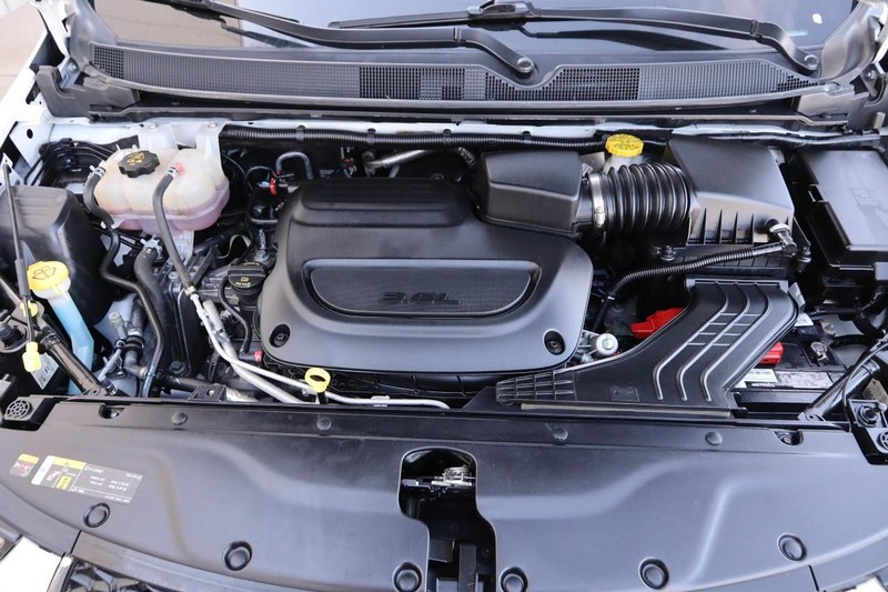 Chrysler Pacifica Vehicle Image 28
