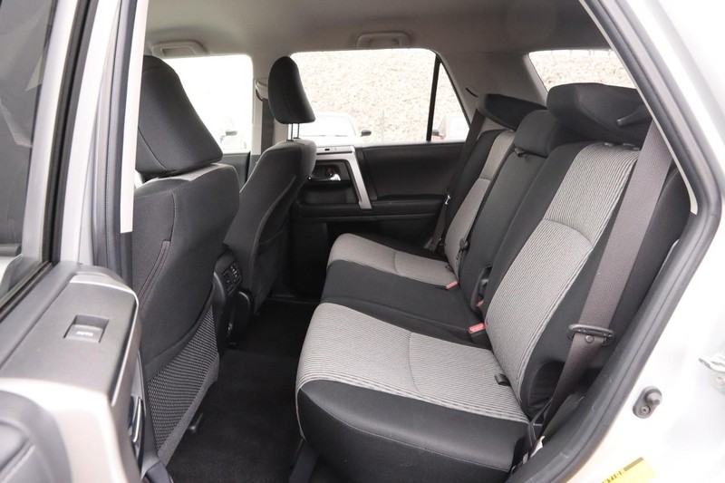 Toyota 4Runner Vehicle Image 09