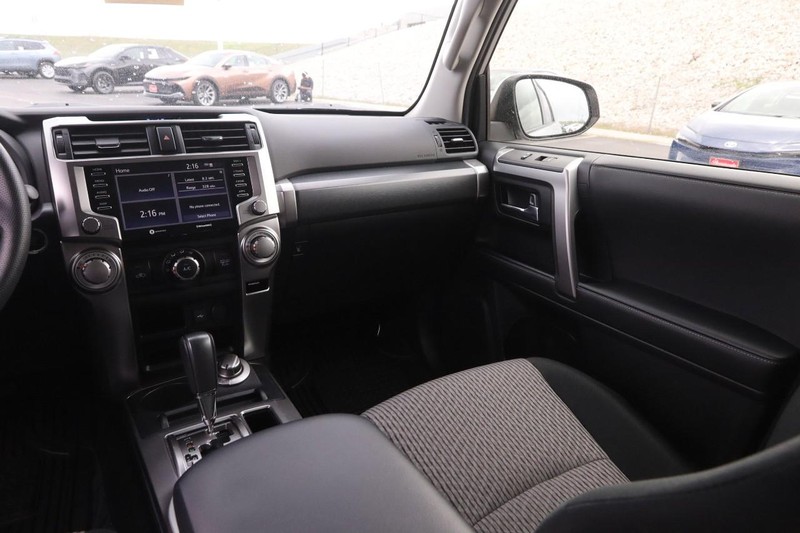Toyota 4Runner Vehicle Image 24
