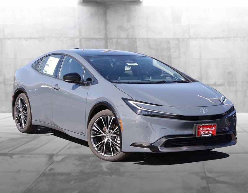 Toyota Prius Vehicle Image 02