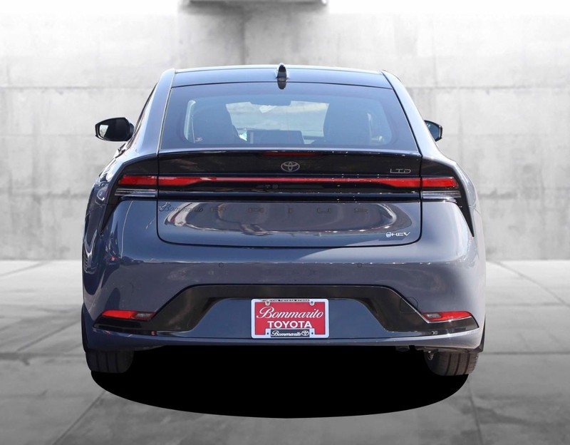 Toyota Prius Vehicle Image 05