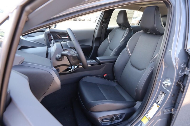 Toyota Prius Vehicle Image 09