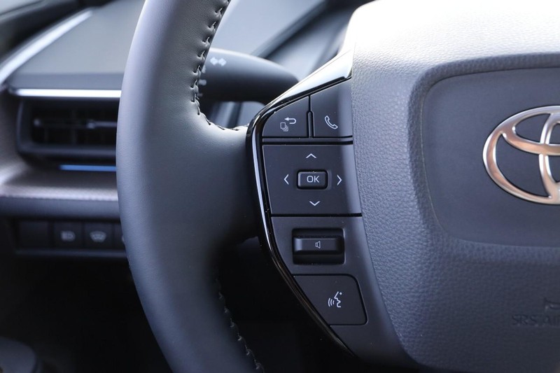 Toyota Prius Vehicle Image 12