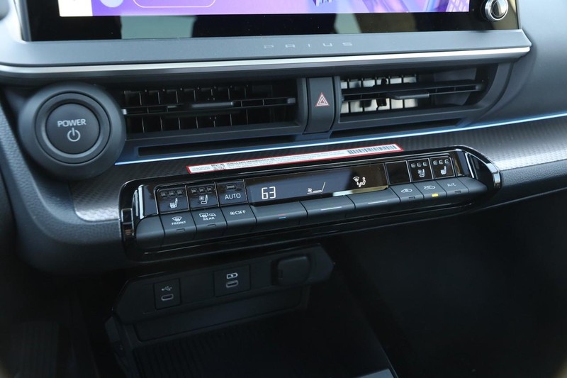 Toyota Prius Vehicle Image 18