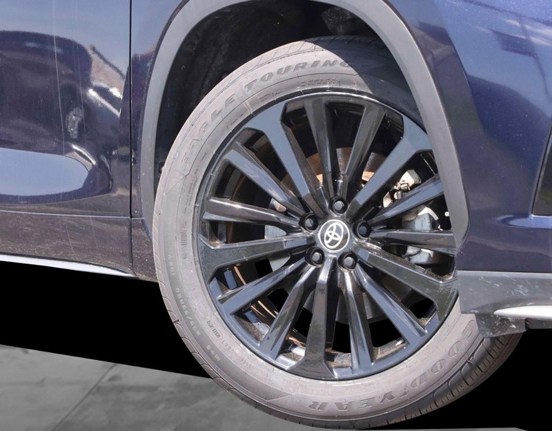 Toyota Highlander Vehicle Image 03