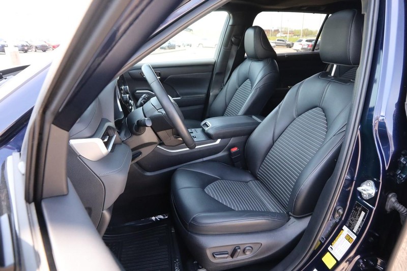 Toyota Highlander Vehicle Image 09