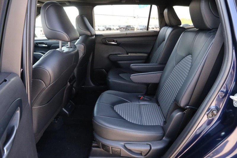 Toyota Highlander Vehicle Image 10