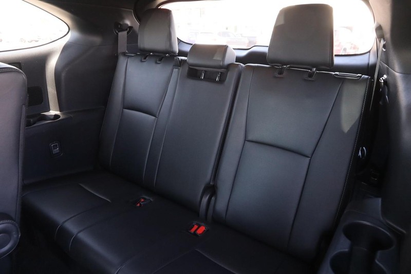 Toyota Highlander Vehicle Image 11