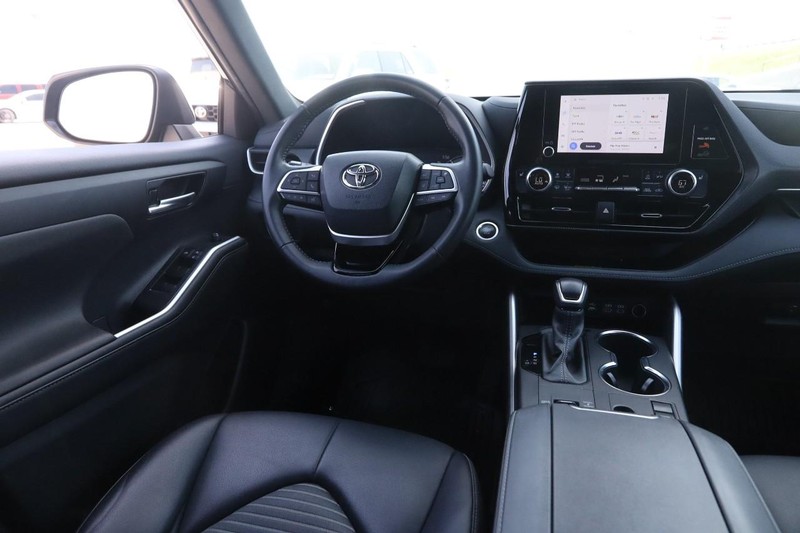 Toyota Highlander Vehicle Image 24