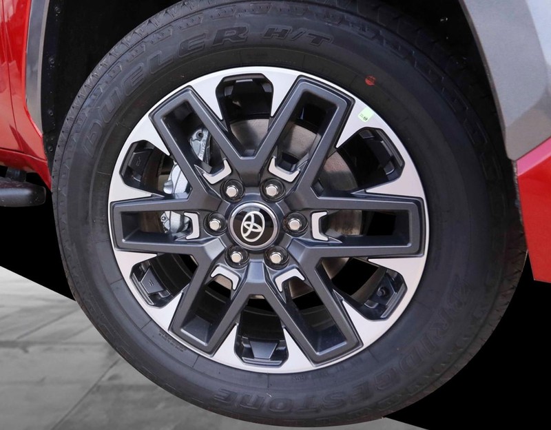 Toyota Tundra 4WD Vehicle Image 03