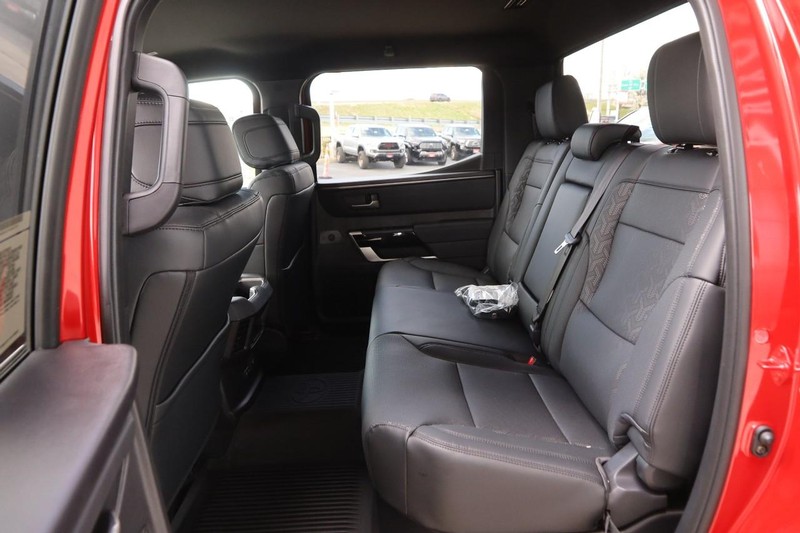 Toyota Tundra 4WD Vehicle Image 09