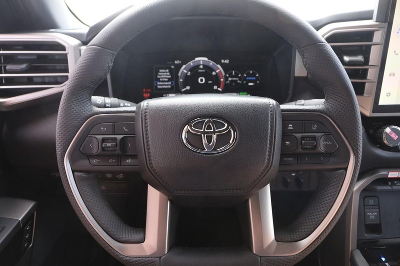 Toyota Tundra 4WD Vehicle Image 11