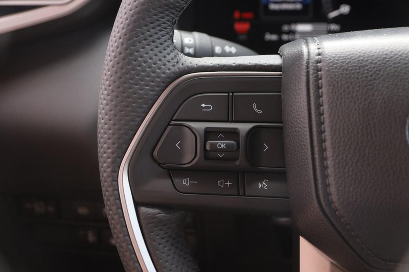 Toyota Tundra 4WD Vehicle Image 12