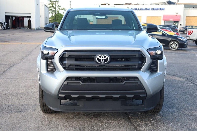Toyota Tacoma 2WD Vehicle Image 04