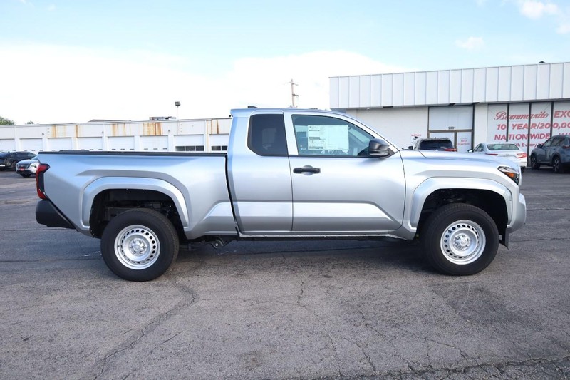 Toyota Tacoma 2WD Vehicle Image 05