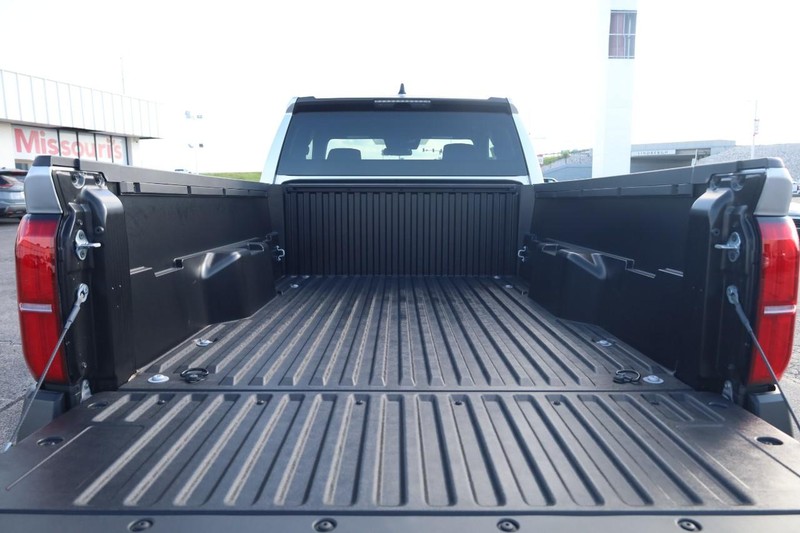 Toyota Tacoma 2WD Vehicle Image 07